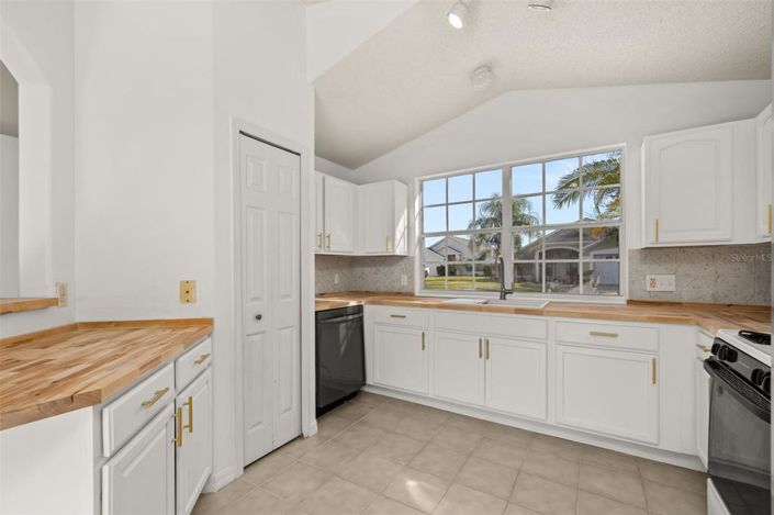 Image No.7-3 Bed Property for sale