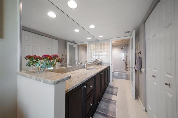 Image No.21-2 Bed Property for sale