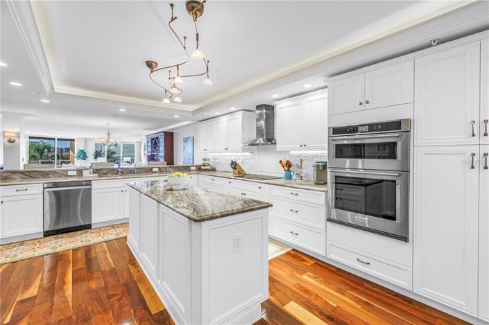 Image No.10-2 Bed Property for sale