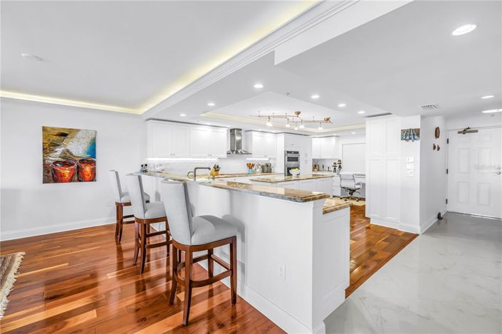 Image No.11-2 Bed Property for sale