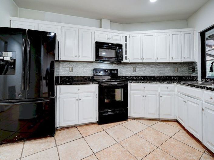 Image No.10-3 Bed Property for sale