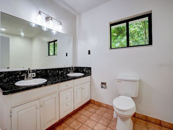 Image No.15-3 Bed Property for sale