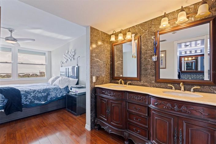 Image No.27-2 Bed Property for sale