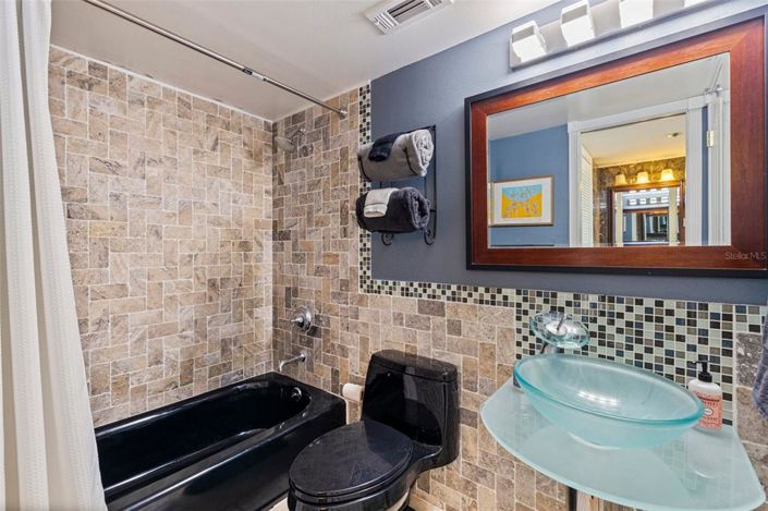 Image No.28-2 Bed Property for sale