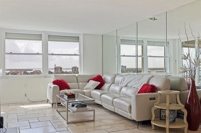 Image No.9-2 Bed Property for sale