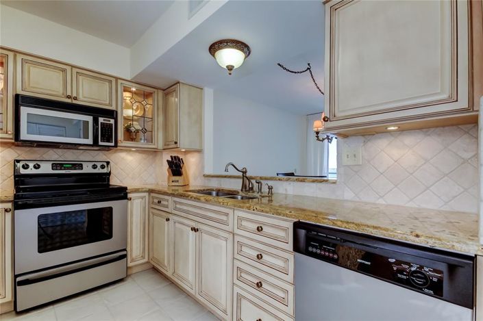 Image No.9-2 Bed Property for sale