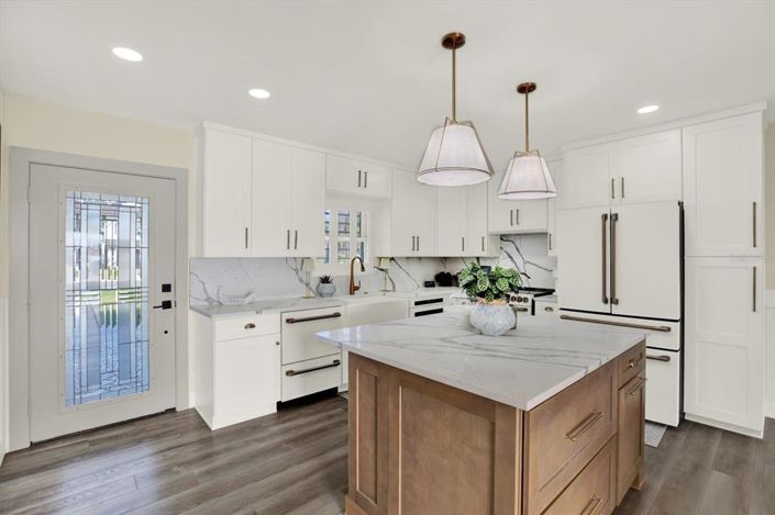 Image No.8-3 Bed Property for sale