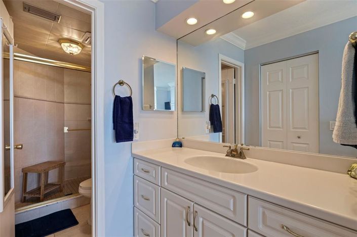 Image No.17-2 Bed Property for sale