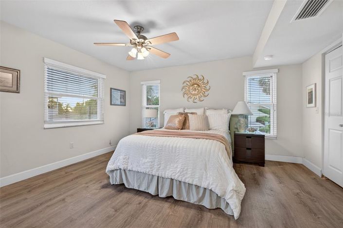 Image No.10-4 Bed Property for sale