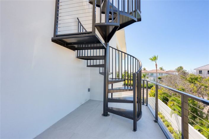 Image No.20-4 Bed Property for sale