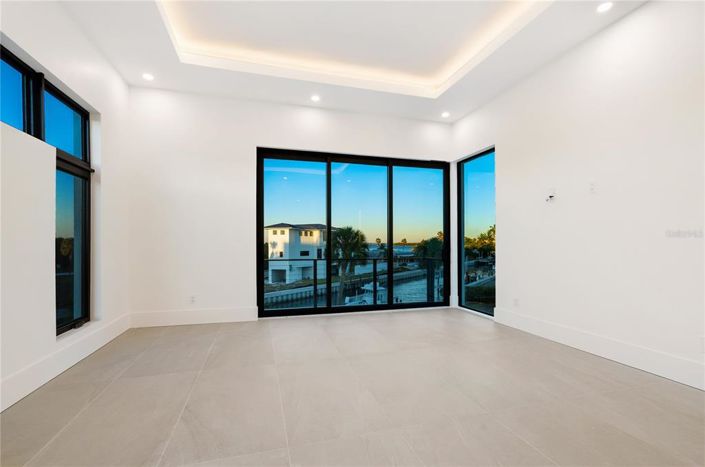 Image No.26-4 Bed Property for sale