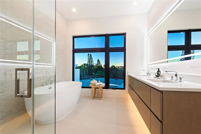 Image No.27-4 Bed Property for sale