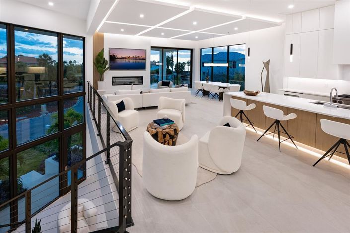 Image No.4-4 Bed Property for sale