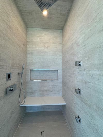 Image No.43-4 Bed Property for sale