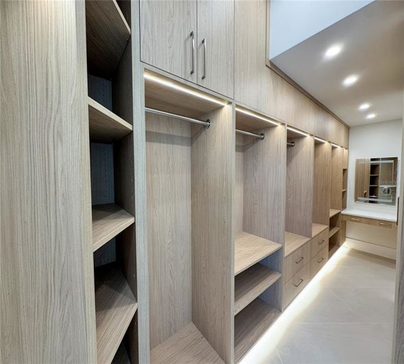 Image No.44-4 Bed Property for sale