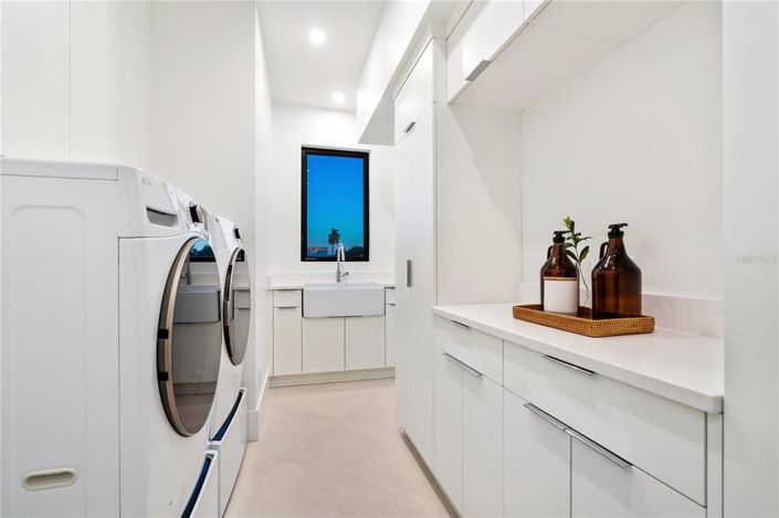 Image No.55-4 Bed Property for sale