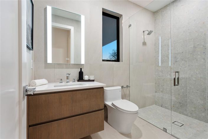 Image No.57-4 Bed Property for sale