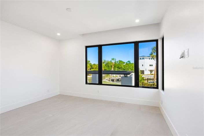 Image No.58-4 Bed Property for sale