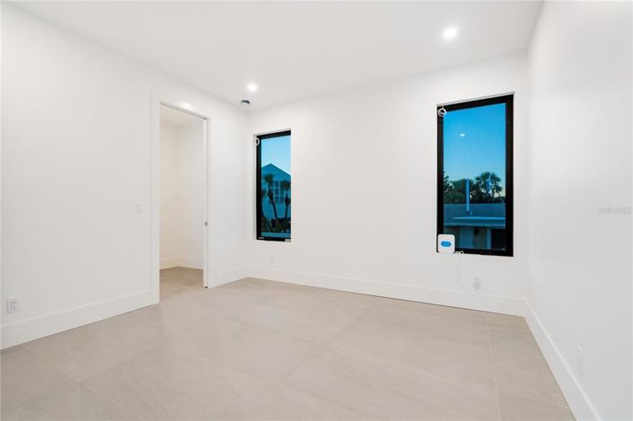 Image No.60-4 Bed Property for sale