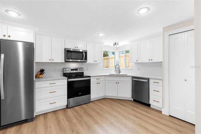 Image No.12-4 Bed Property for sale