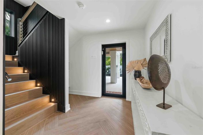 Image No.4-4 Bed Property for sale