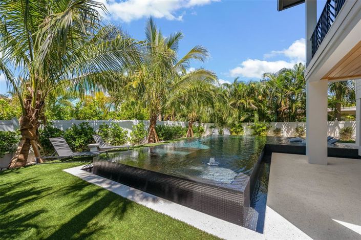 Image No.44-4 Bed Property for sale