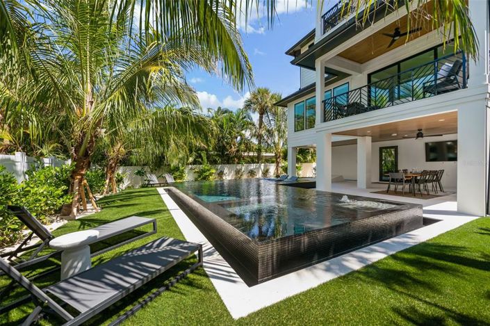 Image No.45-4 Bed Property for sale