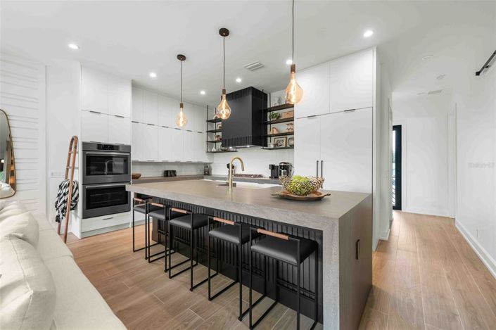 Image No.5-4 Bed Property for sale