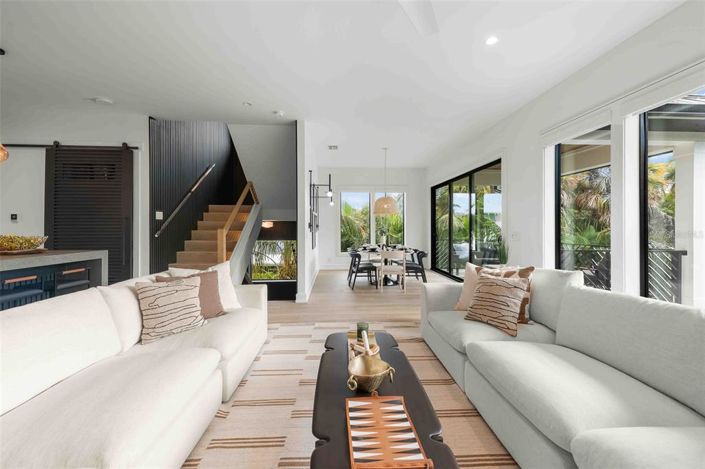 Image No.8-4 Bed Property for sale