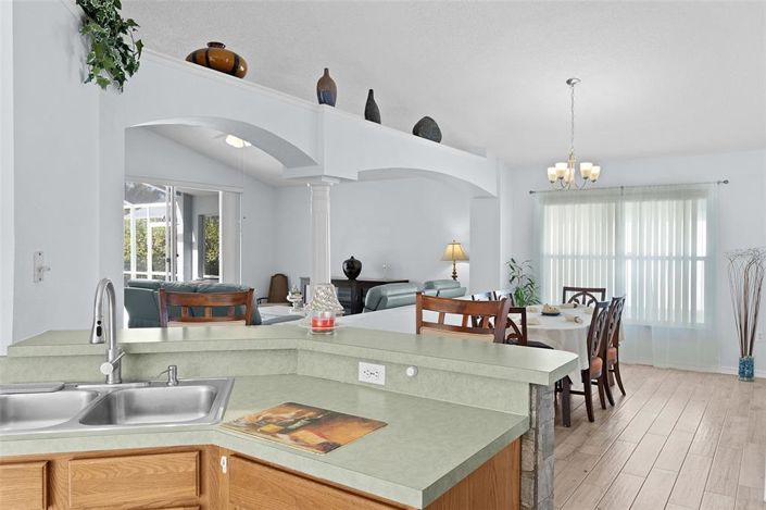 Image No.11-4 Bed Property for sale