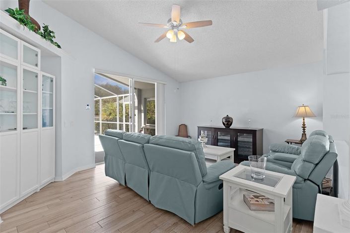 Image No.20-4 Bed Property for sale