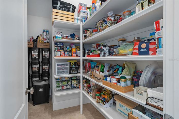 Image No.14-6 Bed Property for sale