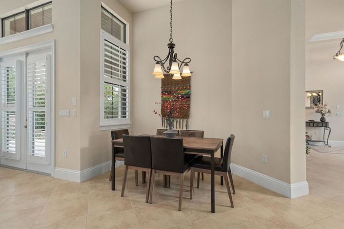 Image No.17-6 Bed Property for sale