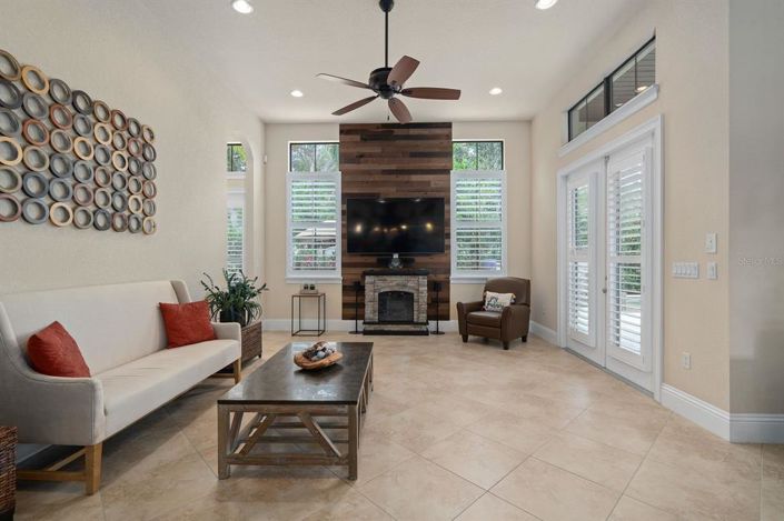 Image No.18-6 Bed Property for sale