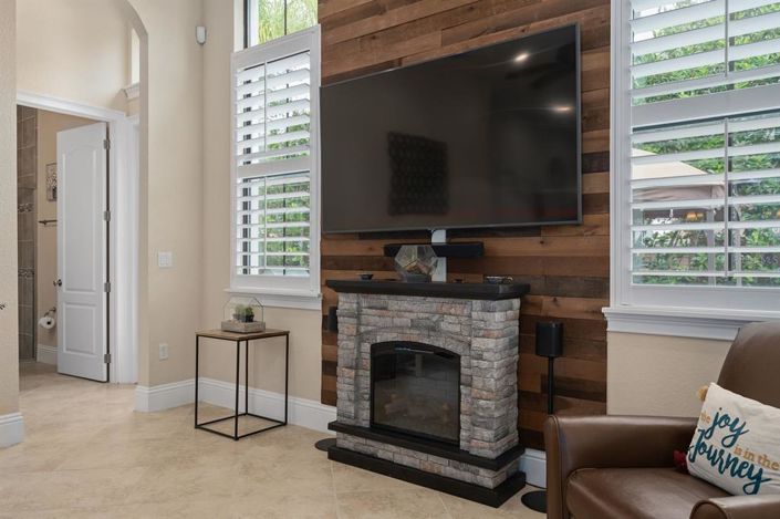 Image No.19-6 Bed Property for sale