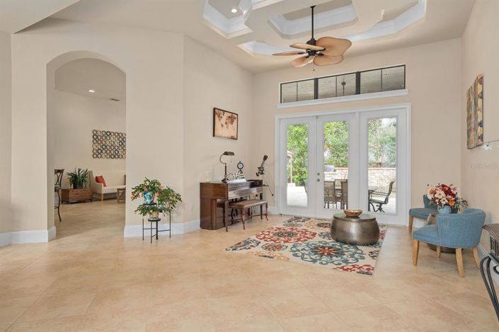 Image No.2-6 Bed Property for sale