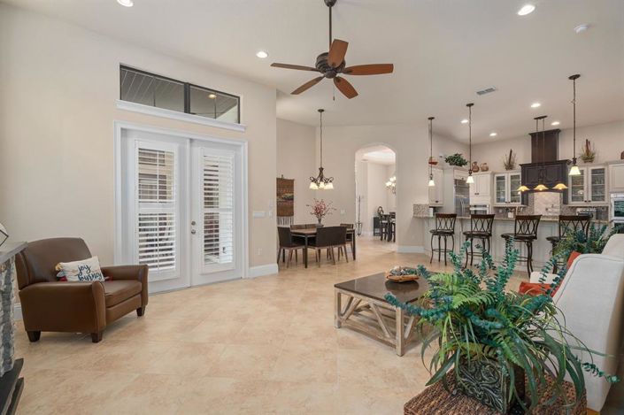 Image No.20-6 Bed Property for sale