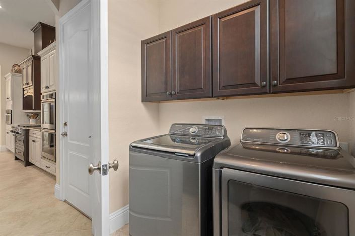 Image No.22-6 Bed Property for sale