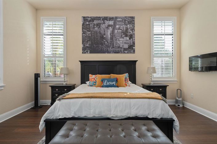 Image No.24-6 Bed Property for sale