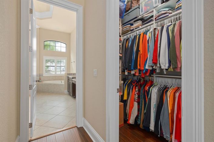 Image No.27-6 Bed Property for sale