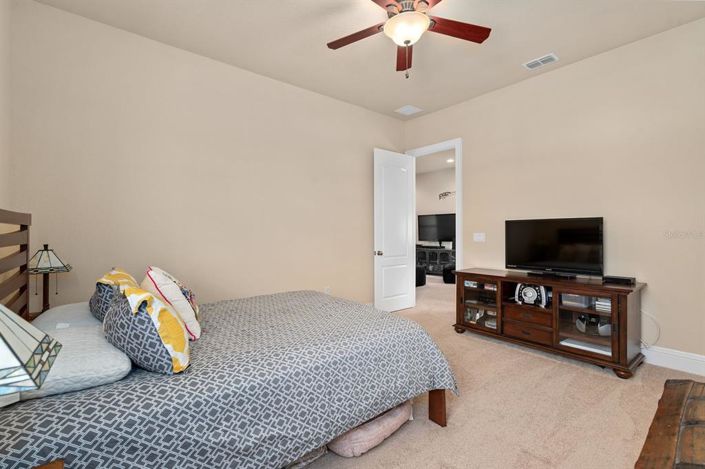 Image No.40-6 Bed Property for sale