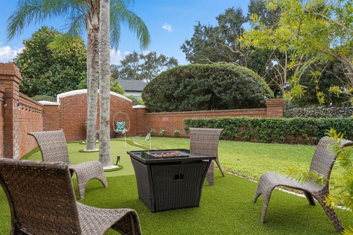 Image No.52-6 Bed Property for sale