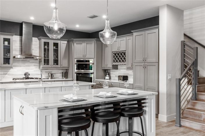 Image No.11-6 Bed Property for sale