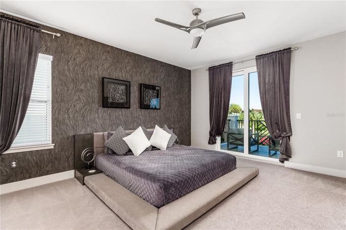 Image No.24-6 Bed Property for sale