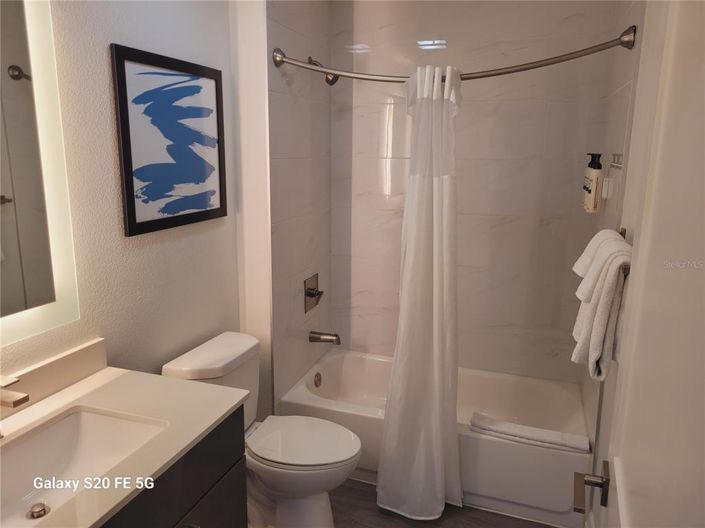 Image No.12-3 Bed Property for sale