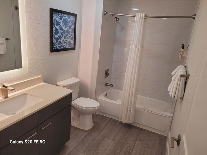 Image No.17-3 Bed Property for sale