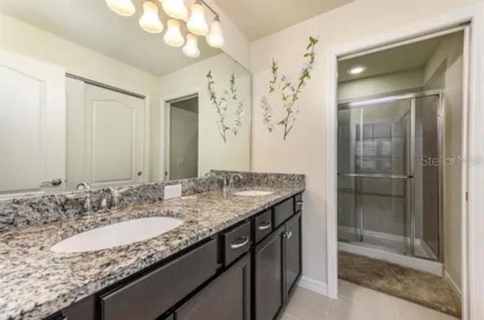 Image No.12-5 Bed Townhouse for sale