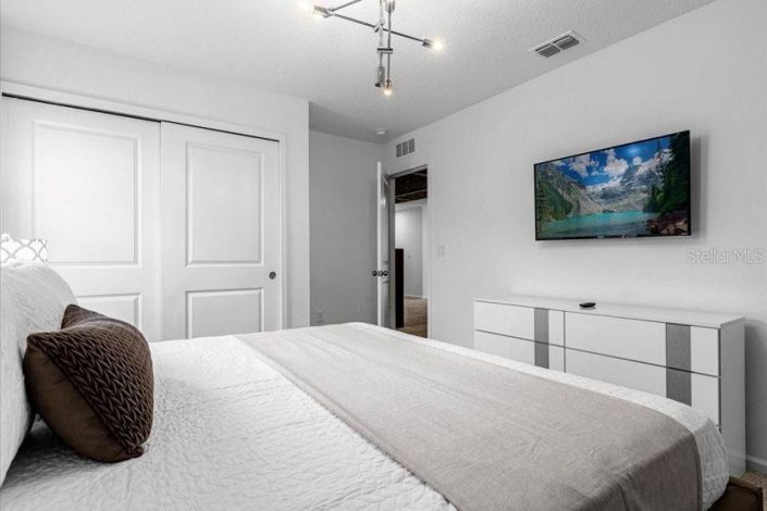 Image No.18-9 Bed Property for sale