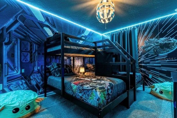 Image No.20-9 Bed Property for sale