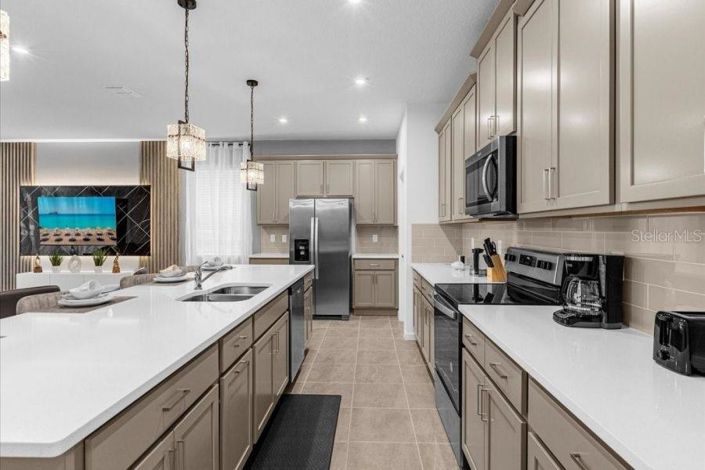 Image No.5-9 Bed Property for sale